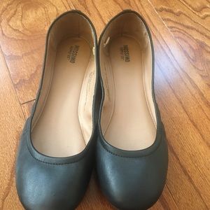 black flat shoes
